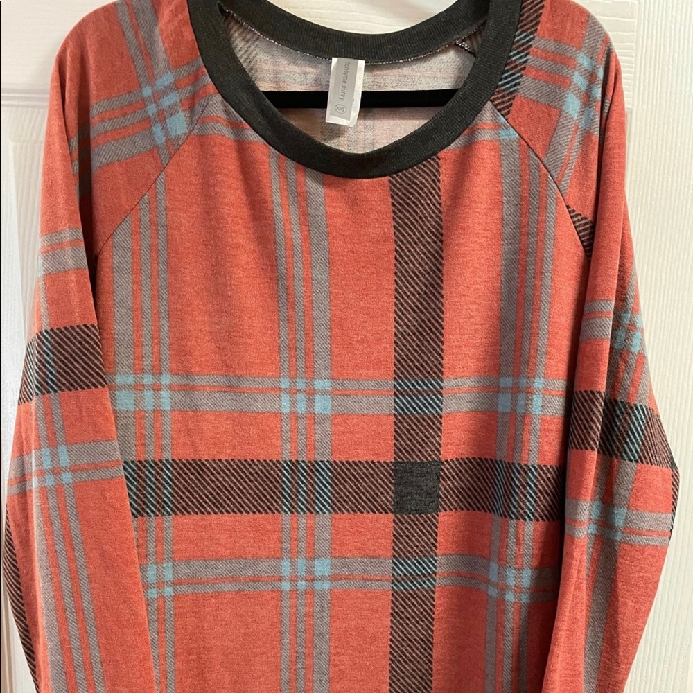 FALL HONEY ME PLAID PLUS TOP